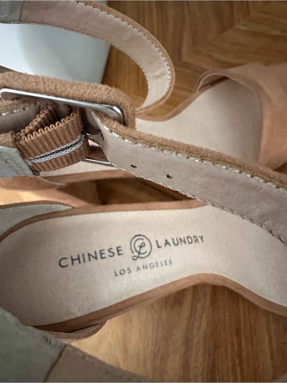 Chinese Laundry Camel Faux Suede Ankle Strap Block Heel Sandals SZ 7 NWOT READ - Picture 2 of 8